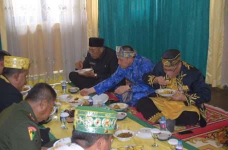 Saprahan Massal Bhineka Tunggal Ika Meriah