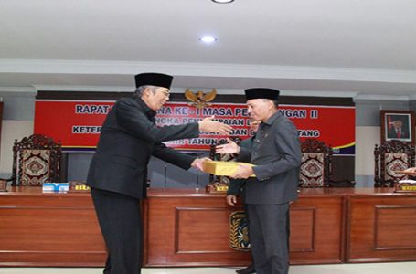 Bupati Sintang Sampaikan LKPJ 2017