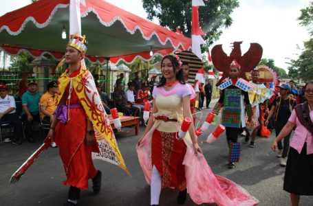 2.600 Pelajar Semarakan Karnaval HUT RI di Sintang