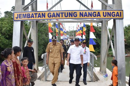 Kayan Hulu Dapat Jembatan Gantung