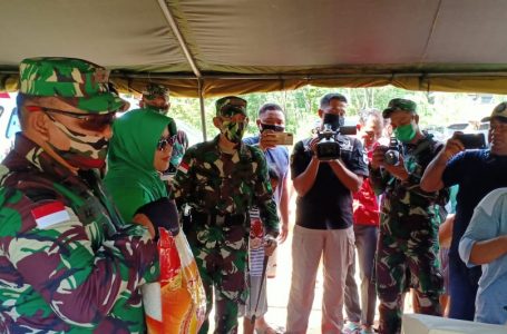 Korem 121/Abw Salurkan Bantuan Korban Banjir
