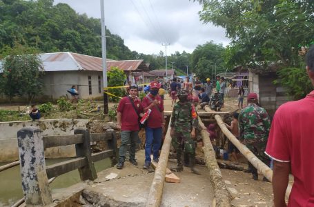 PPNI Salurkan Bantuan Korban Banjir di Desa Nekan