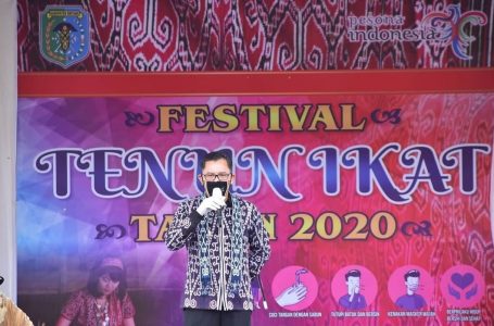 Pemkab Komitmen Bantu Pengrajin Tenun