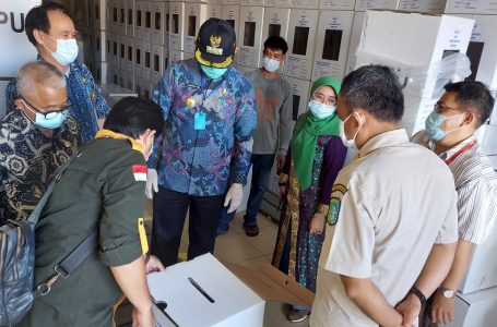 Pjs Bupati Sintang Cek Kesiapan Logistik