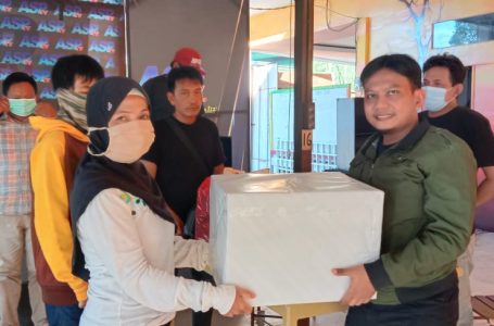 Support Istri Parli, PWI Sintang Berikan Bingkisan Idul Fitri
