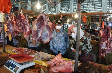Sidak Sembako, Wabup Sintang Minta Pedagang Tidak Menaikan Harga
