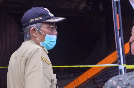 Jarot-Sudiyanto Tinjau Lokasi Kebakaran 4 Ruko di Pasar Inpres