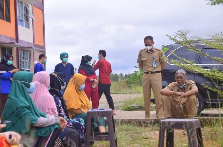 Bupati Kunjungi Tempat Karantina untuk Semangati Pasien COVID-19