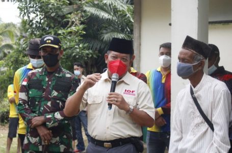Bupati Sanggau Serahkan Hewan Kurban