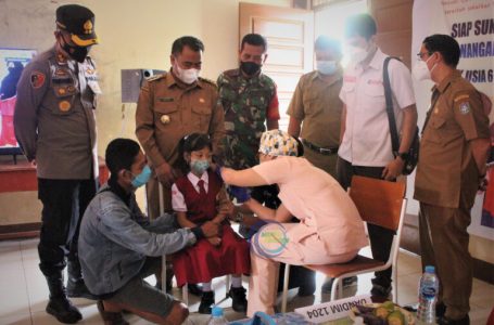 Pencanangan Vaksinasi 300 Siswa di SD Slamet Riyadi Sekadau