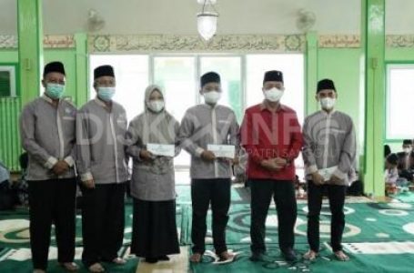 Wakil Bupati Sanggau Serahkan Bonus Pemenang Lomba MTQ XXIX
