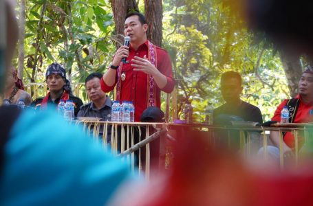 Bupati Fransiskus Buka Keramat Batu Loang Injuluan