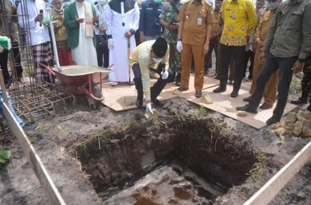 Wabup Ketapang Letakan Batu Pertama Pembangunan Masjid Jami’