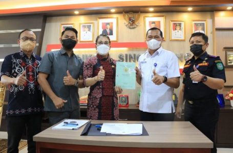 Pemkot Singkawang Resmi Serahkan Sertifikat Lahan Bandara