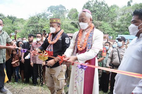 <strong>Gereja Santo Yosef Meraban Diresmikan</strong>