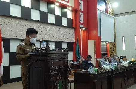 Bupati Sambas Sampaikan LPJ Anggaran Dalam Rapat Paripurna