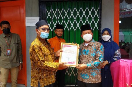 Dukung OVOP,  Satono Resmikan Rumah Produksi Dodol Nanas