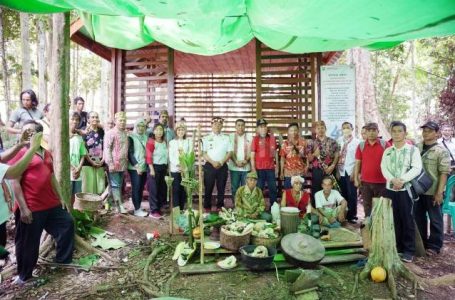 Bupati Paolus Resmikan Bangunan Ritual Adat Pedagi