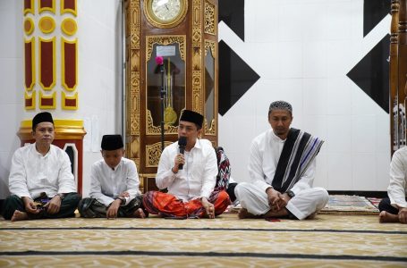 Bahasan Sampaikan Tausyiah Subuh di Masjid Ainal Yaqin