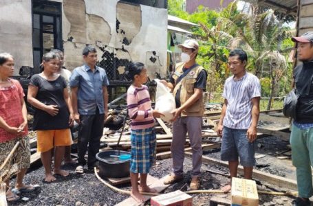 BPBD Kapuas Hulu Salurkan Bantuan Pada Korban Kebakaran