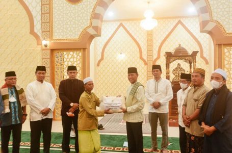 <strong>Pemkab Ketapang Berikan Bantuan Pada Masjid Manarul Huda</strong>