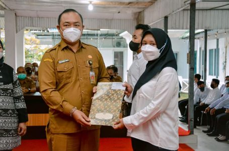 Bupati Martini Serahakan SK Pengangkatan CPNS Kabupaten Ketapang