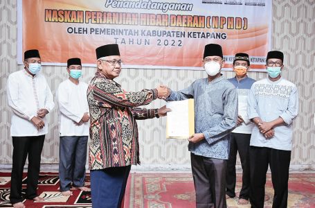 Wakil Bupati Farhan Serahkan Dana Hibah Daerah