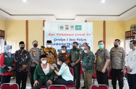 Bupati Melawi Hadiri Program Gerakan 1 Juta Vaksin Booster￼