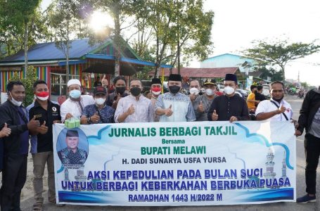 <strong>Bupati Dadi Berbagi Takjil Bersama Jurnalis Melawi</strong>