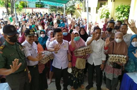 Bupati Satono Kunjungi Pasar Murah Ramadan