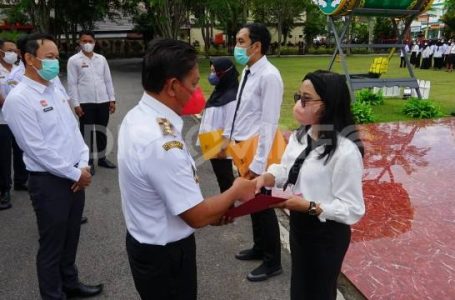 Bupati Sanggau Serahkan SK CPNS