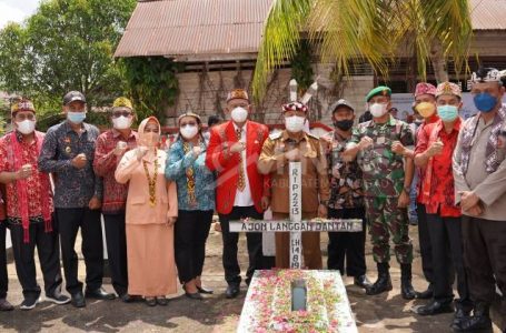 Peringati HUT Sanggau, Yohanes Ontot Ziarah Makam Pangsuma