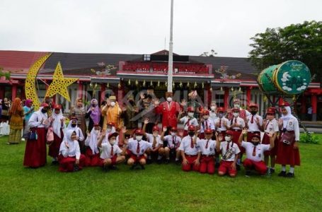 Bupati  Sanggau Ingatkan Siswa  Harus Memprioritaskan Pendidikan￼