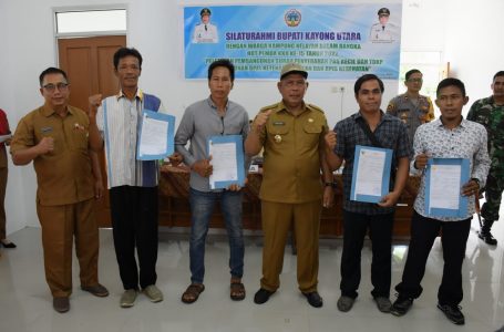 Citra Serahkan Pas Kapal Gratis Bagi Warga Kampung Nelayan