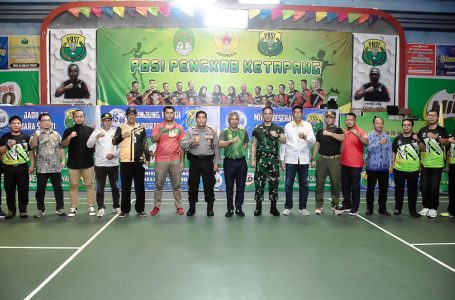 Turnamen Badminton Ketapang Resmi Dibuka