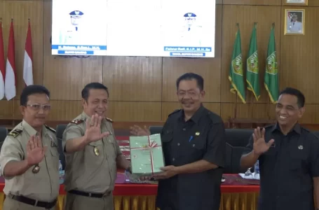 Pemkab Sambas Gelar Serah Terima Sertifikat Tanah