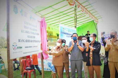 Bupati Aron Hadiri Deklarasi Stop BABS