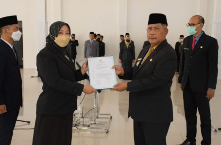 Bupati Citra Lantik Puluhan Pejabat Pemkab  Kayong Utara