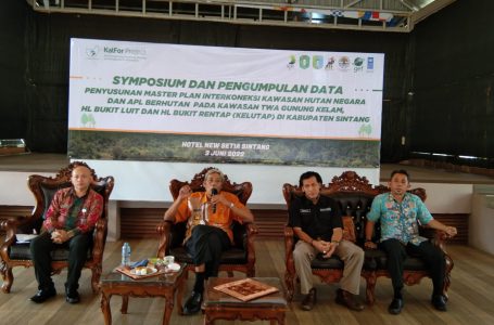 Jarot  Buka Symposium Interkoneksi Kawasan Hutan Negara dan KLUTAP