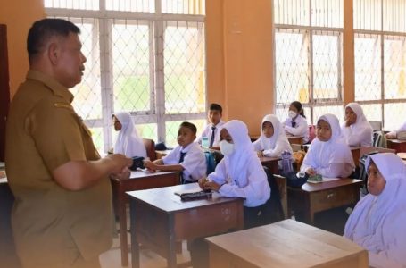 Bupati Citra Tinjau PTM Hari Pertama