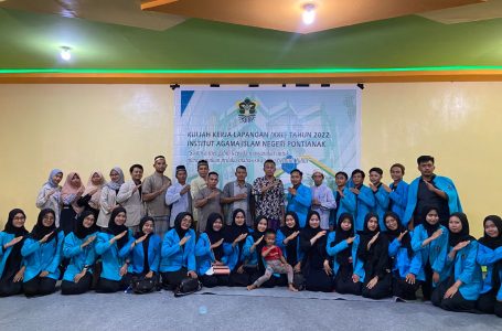 Kades Teluk Gelam Sambut Hangat Mahasiswa KKL IAIN Pontianak