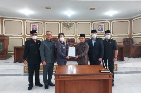 <strong>Dua Raperda Disetujui DPRD Singkawang</strong>
