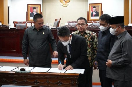 <strong>Wakot Teken Nota Kesepakatan KUA-PPAS Tahun Anggaran 2022</strong>
