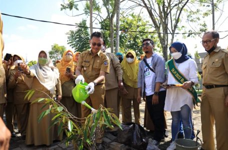 Edi Kamtono Targetkan Tanam 25 Ribu Pohon