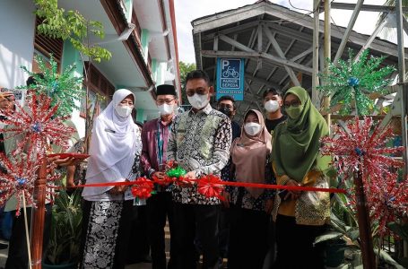 Edi Kamtono Launching Bank Sampah Mini