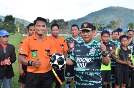 Bupati Buka Kejuaraan Sepakbola Se-Kabupaten Kayong Utara