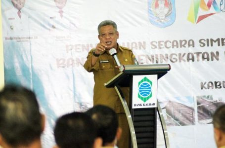 Muda Serahkan Buku Tabungan Bantuan PKRS