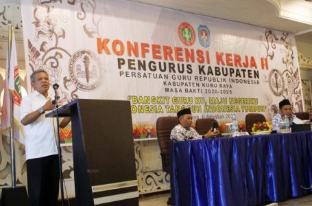 Bupati Sebut PGRI Miliki Peran Mentransformasi Generasi Muda
