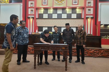 Bupati Bersama DPR Sambas Lakukan Penandatanan KUPA dan PPAS