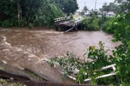 Akibat Banjir Bandang Dua Jembatan Putus
